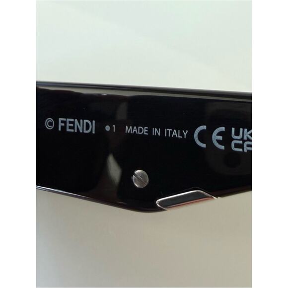NEW!!! Fendi black women sunglasses FE40135F 01A Authentic main image 4
